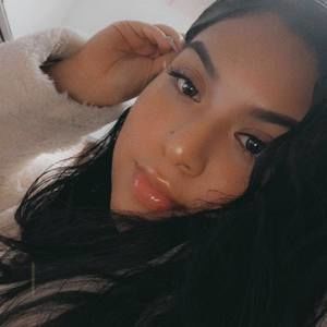 Meet your Posher, Estefani